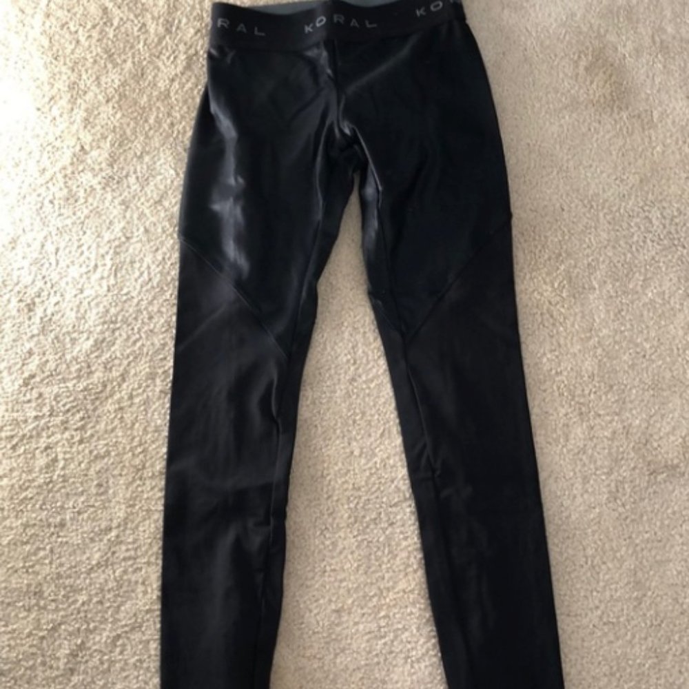 Koral Leggings with Leather details!